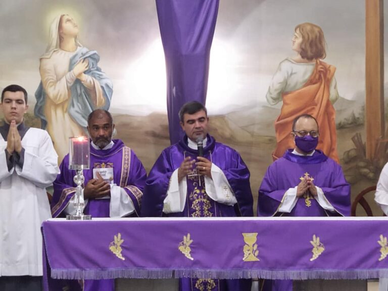 Adoração e Missa Penitencial abre Semana Santa em Italva