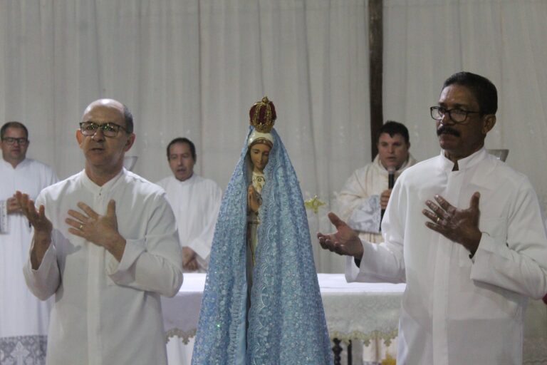 Homenagem Mariana: Ministros realizam coroação de Nossa Senhora em Morro do Coco