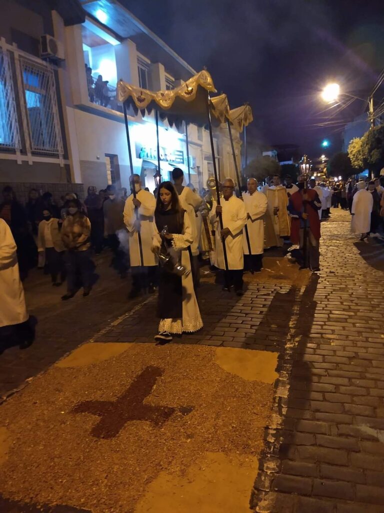 Procissão de Corpus Christi reúne paróquias de Miracema