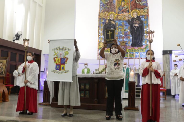 Dom Roberto Francisco celebra missa na abertura da Festa de Nossa Senhora do Perpétuo Socorro