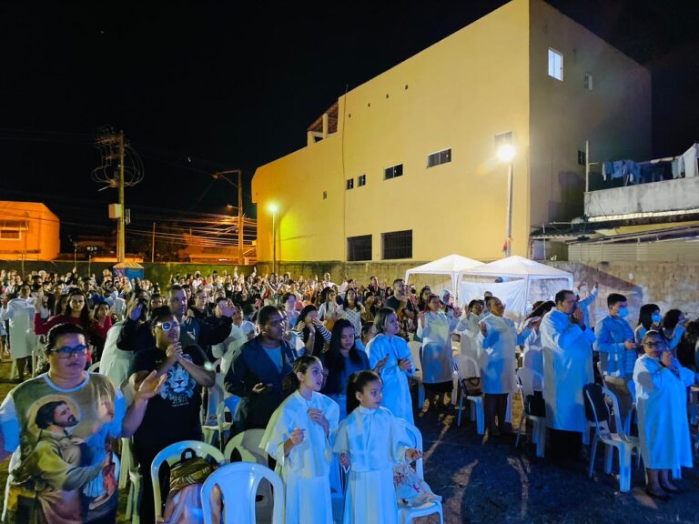 Fiéis da Paróquia São José participam do “Cidade Luz de Joelhos”