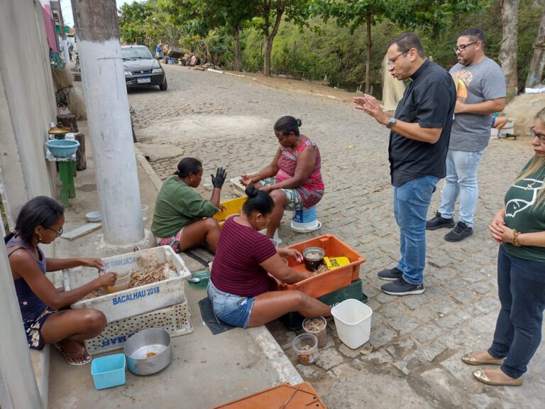 Projeto “Alimentando Esperança” do Grupo de Oração Aliança Eterna distribui cestas básicas