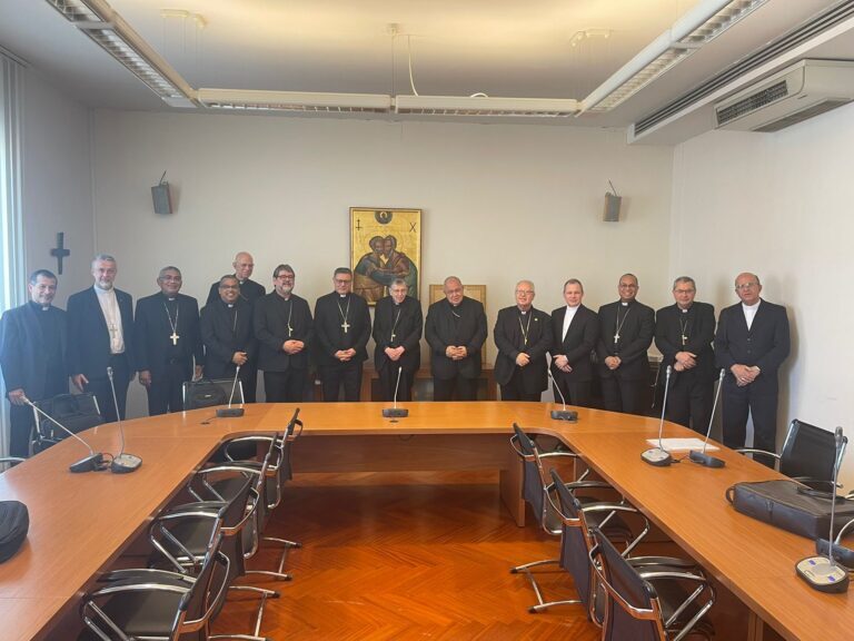 Unidade dos Cristãos foi o primeiro compromisso dos bispos na quinta feira
