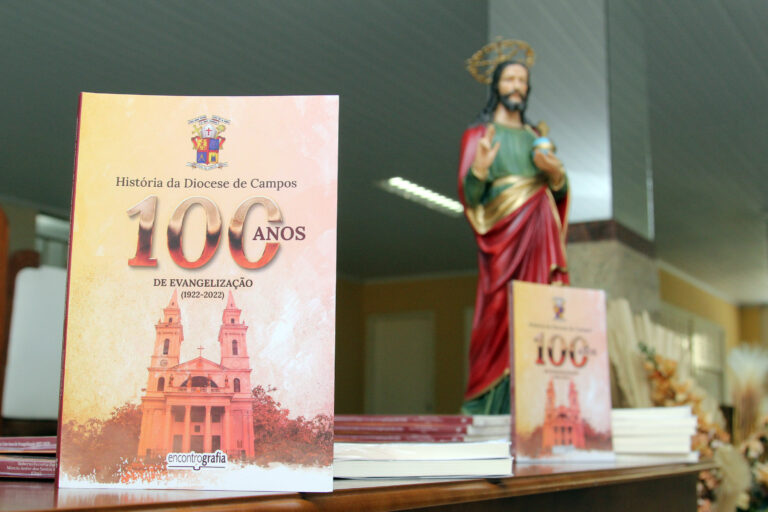 Lançado livro do Centenário da Diocese de Campos
