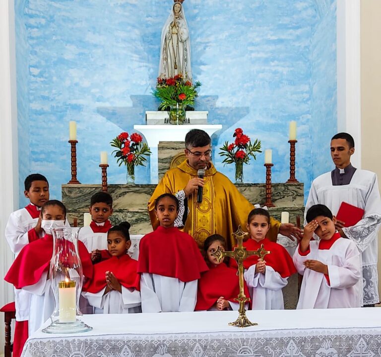 Capela Nossa Senhora de Fátima em Mussurepe investiu novos Coroinhas