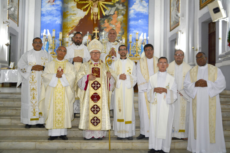 Novos sacerdotes são empossados em três paróquias da Diocese de Campos