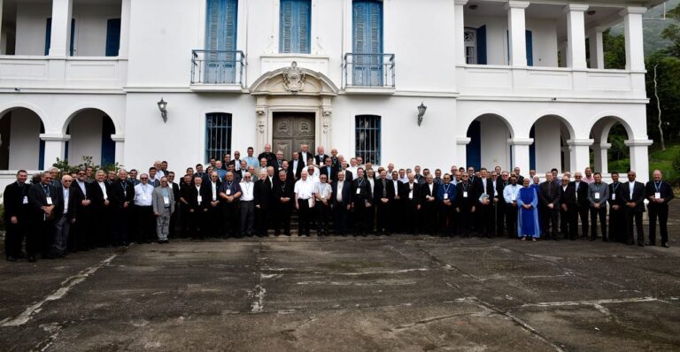 Dom Roberto Francisco participou do 32º Curso dos Bispos realizado no Centro de Estudos do Sumaré no Rio de Janeiro