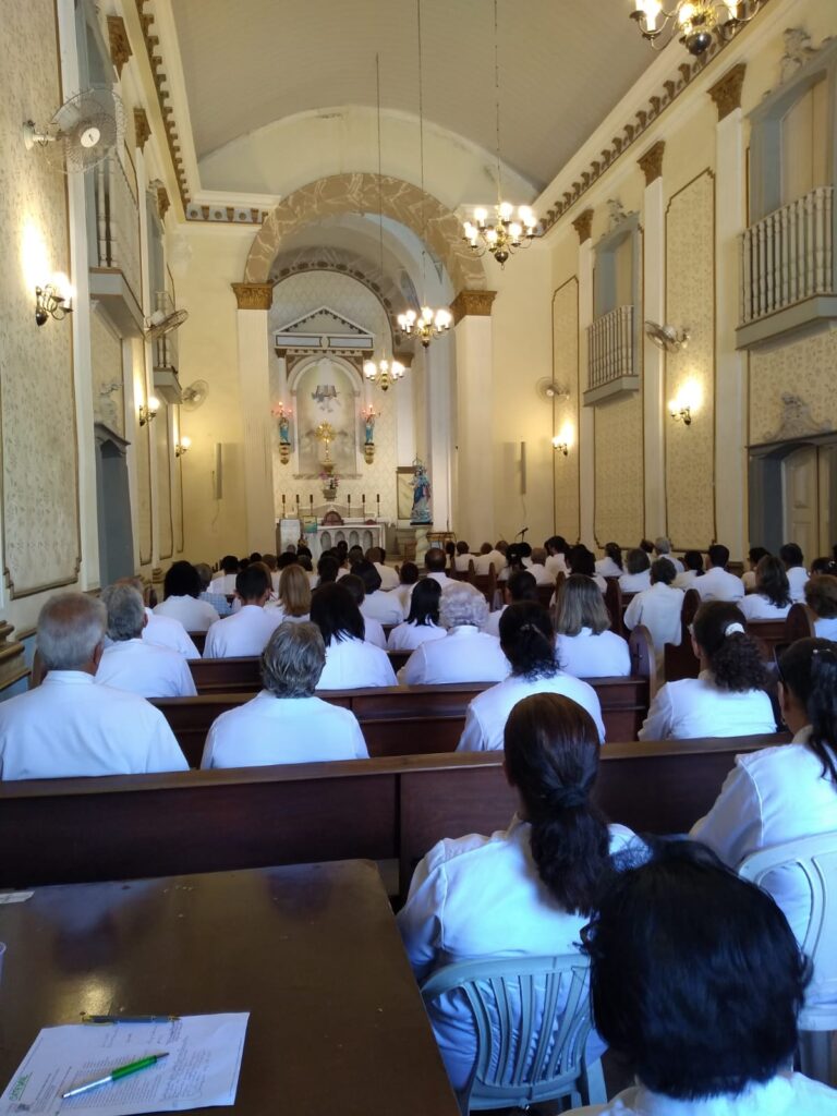Ministros Extraordinários participam de peregrinação ao Santuário Diocesano Eucarístico