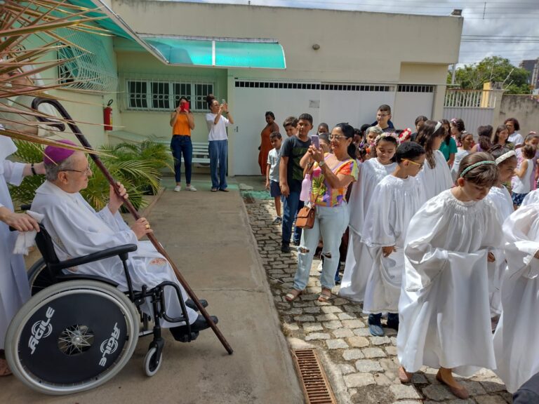 Crianças promovem homenagem ao Bispo Emérito na Solenidade de São José