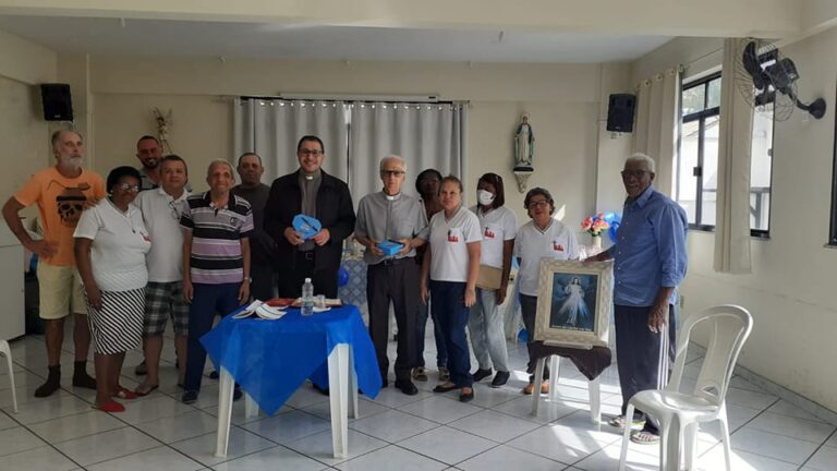 Cuidar dos pobres: Obra Social São João Batista realiza ação social e evangelizadora