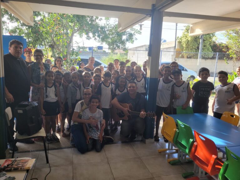 Evangelização: Escola em Morro do Coco recebe visita do Padre José Maurício Peixoto