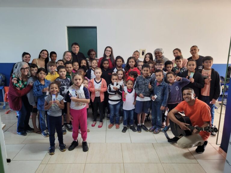 Mensagem: Paróquia Nossa Senhora da Penha realiza visita a mais uma escola em Morro do Coco