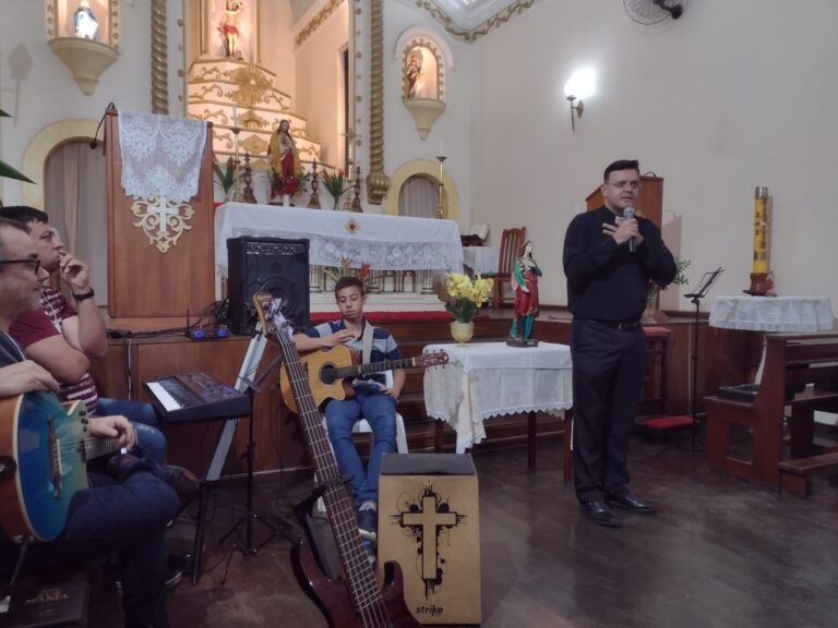 Paróquia São Sebastião promove encontro de formação para Ministérios de Música