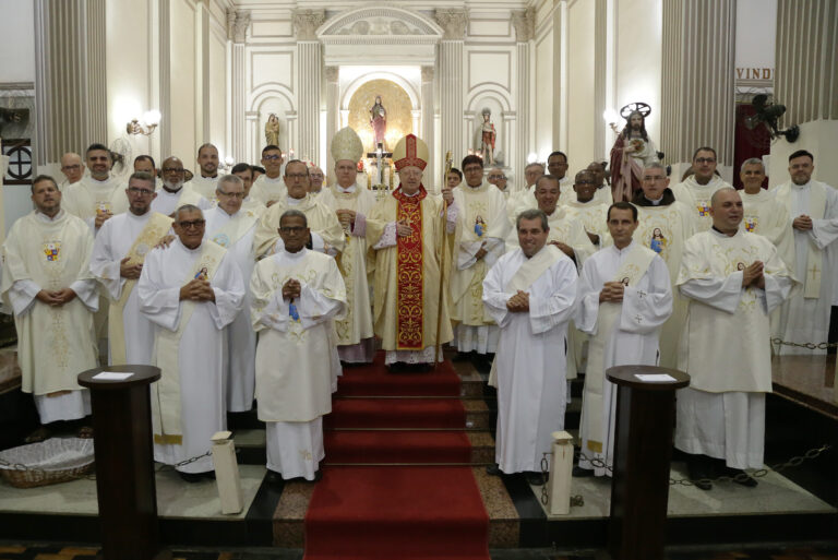 Dom Roberto Francisco celebra 70 anos com missa na Catedral do Santíssimo Salvador