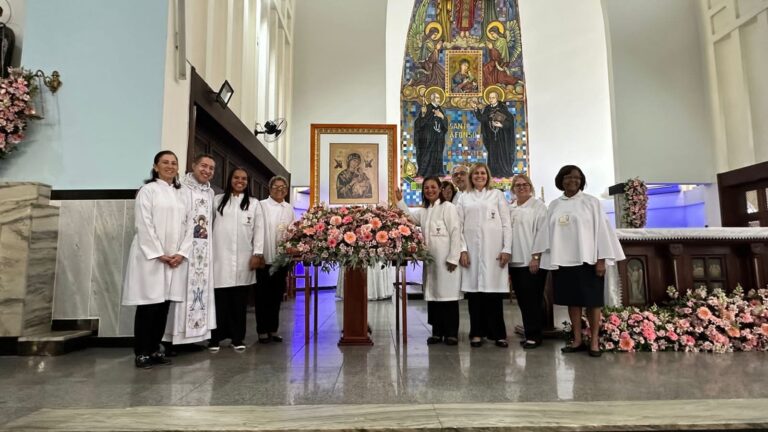 Missa Festiva presidida pelo Provincial, Pe. Nelson Antônio Linhares e Procissão encerrou ontem a Festa de Nossa Senhora do Perpétuo Socorro em Campos dos Goytacazes
