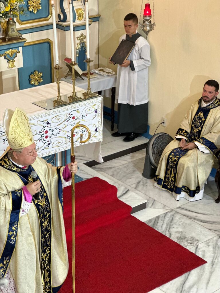 Pe. Michael recebe o título de pároco da Paróquia São João Batista e Nossa Senhora da Penha
