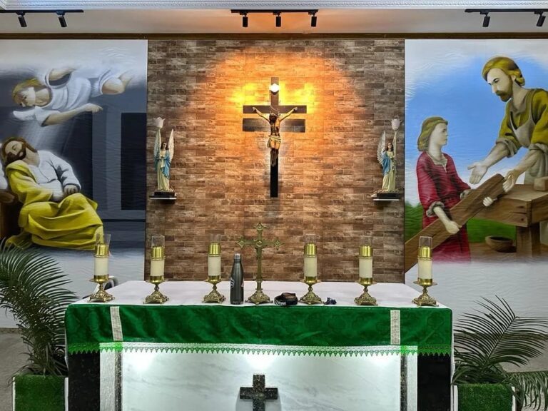 Paróquia São José de Campos apresenta nova pintura do presbitério na Igreja Matriz