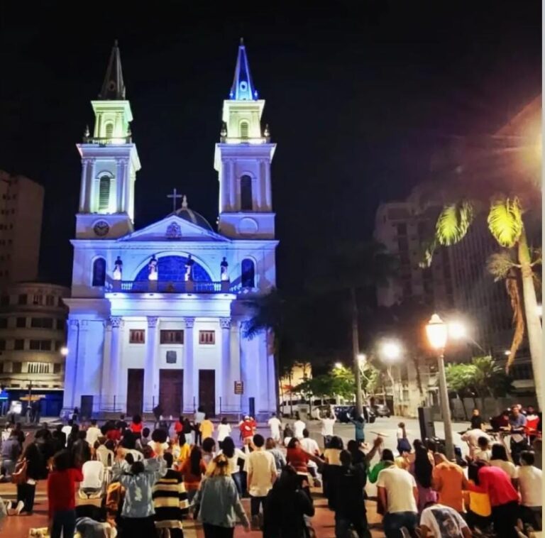 Comunidade Geração da Imaculada promove “Volta pra Casa” na Praça do Santíssimo Salvador