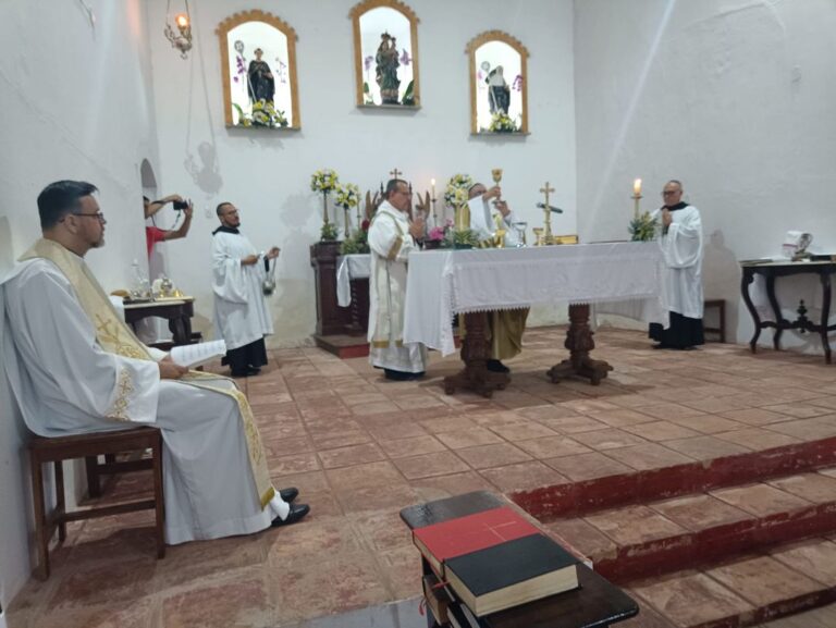 Missa, procissão e bênção e veneração  da relíquia na Festa de São Bento no Mosteiro em Campos dos Goytacazes