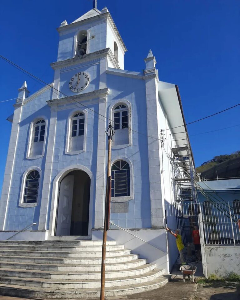 Igreja Nossa Senhora da Penha de Morro do Coco recebe pintura preservando o patrimônio de fé da comunidade