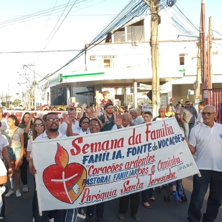Grupos e Movimentos da Diocese de Campos foram as ruas para a 14ª Caminhada da Família