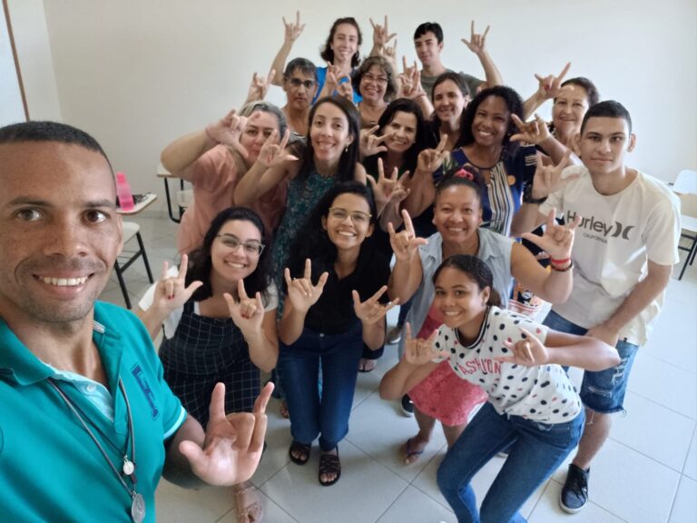 Dia do Surdo: Pastoral do Surdo da Diocese de Campos promoveu Oficina de Libras