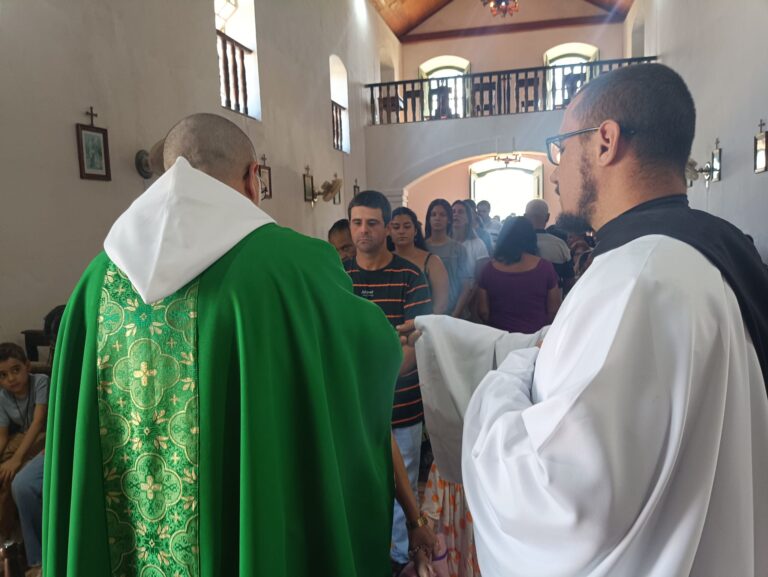 Missas e Confissões no Mosteiro de São Bento