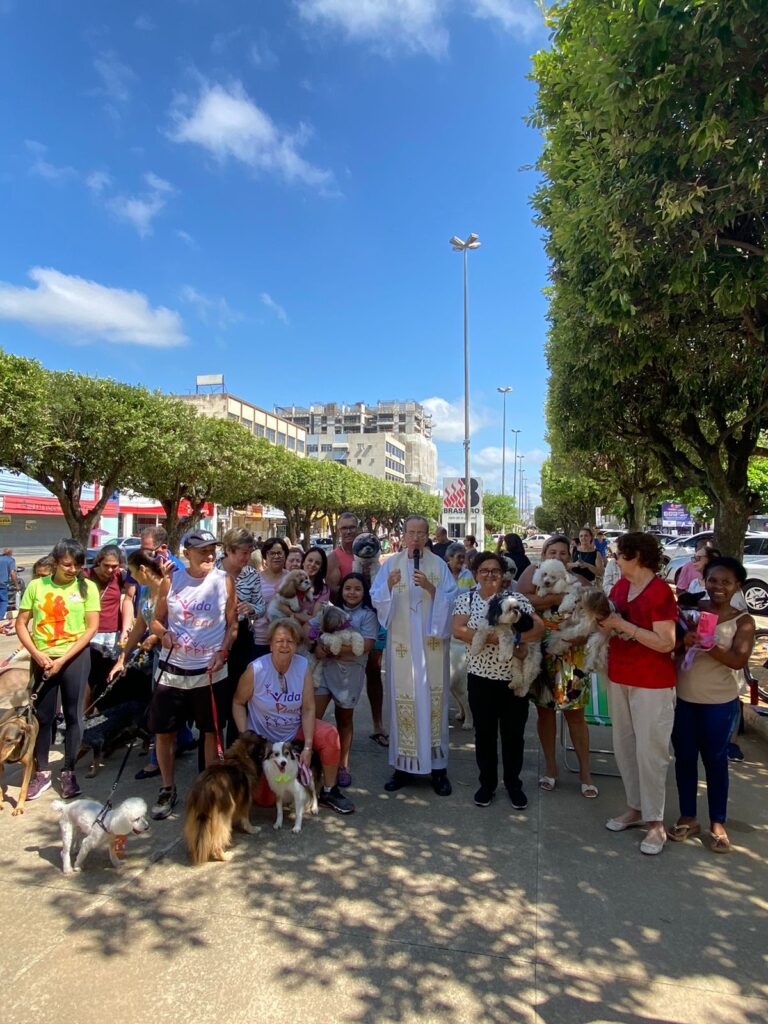 Paróquia de Itaperuna promove bênção dos animais no dia de São Francisco de Assis