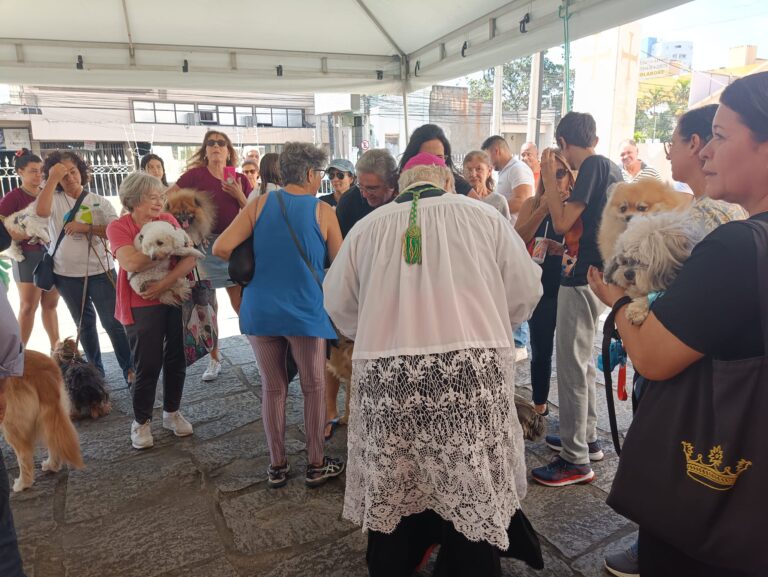 São Francisco: Bênção dos animais e Missa na Igreja da Fraternidade Franciscana