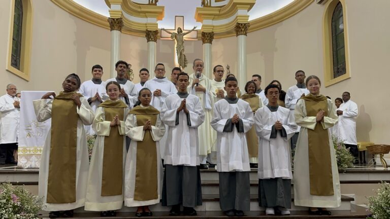Paróquia São José do Avahy realiza Missa de investidura de jovens como novos Cerimoniários e Servas do Altar