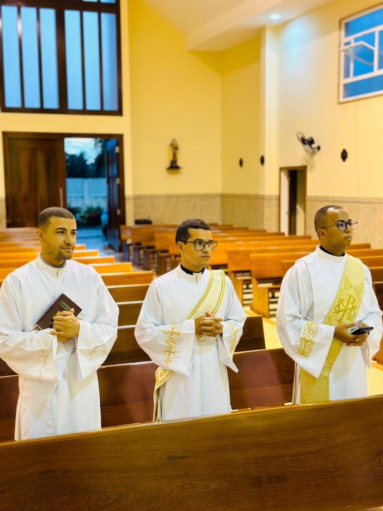 Diáconos participam de retiro canônico em preparação para a ordenação presbiteral