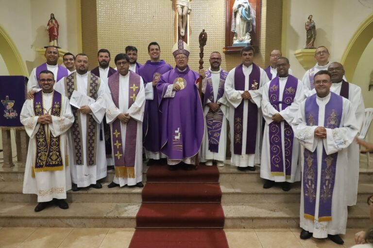Bispo de Campos dá posse ao novo administrador paroquial da Quase-paróquia de Barcelos