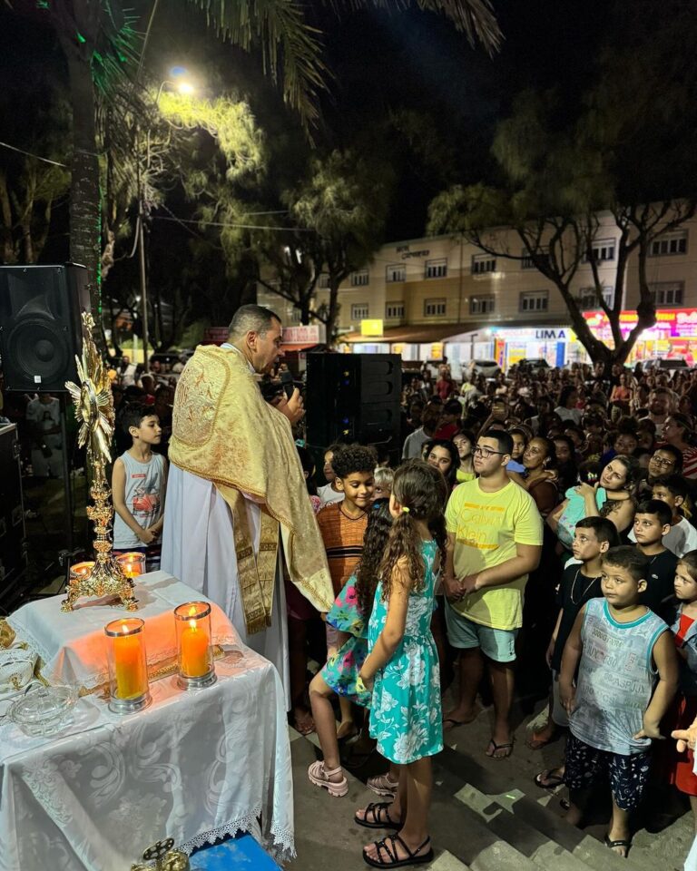 Fiéis da Paróquia São Thomé participam de noite de Adoração