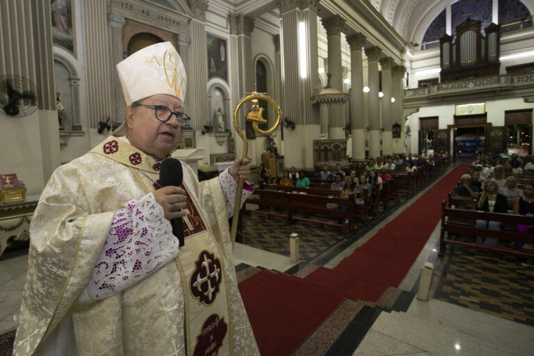Dom Roberto Francisco celebra 16 anos de Ordenação Episcopal