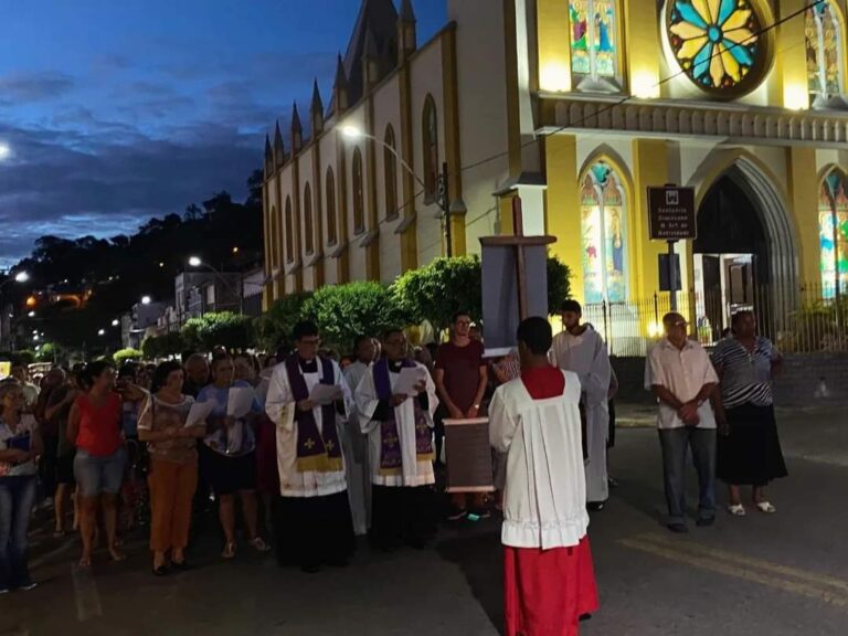 Paróquia Santuário de Natividade promove Via-Sacra pelas ruas do município