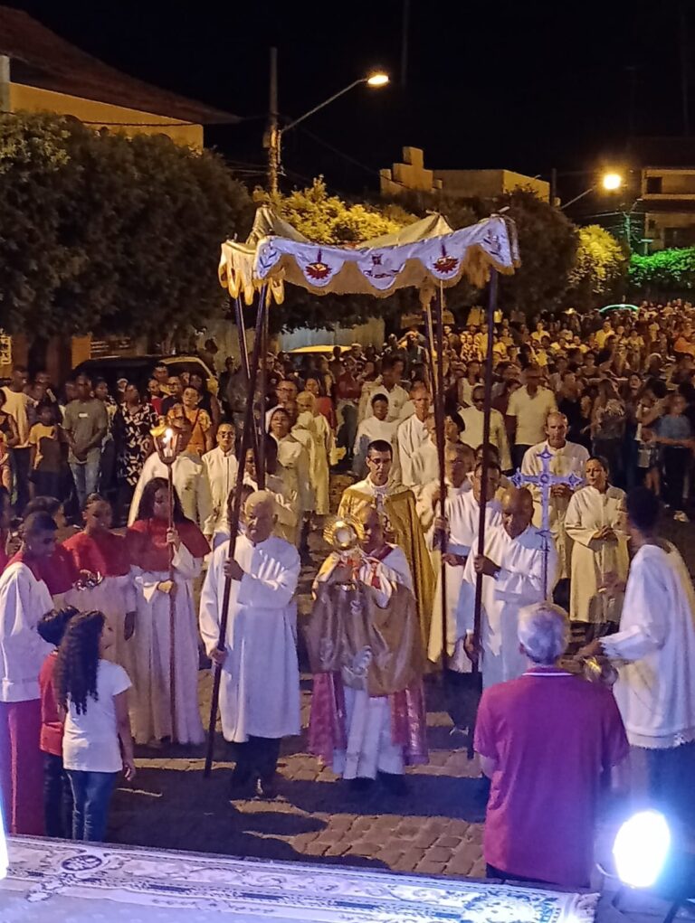 Fiéis participam da Missa de encerramento do Cerco de Jericó em Miracema