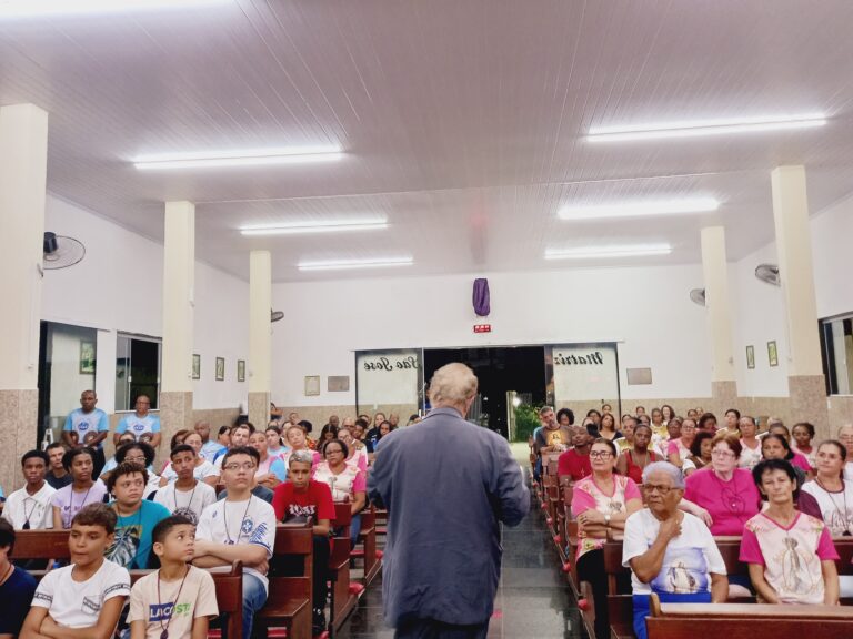 Campanha da Fraternidade: Bispo de Campos conduziu noite de formação na Paróquia São José