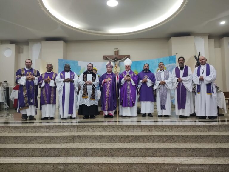 Diocese de Campos e Administração Apostólica promoveram a Procissão do Encontro