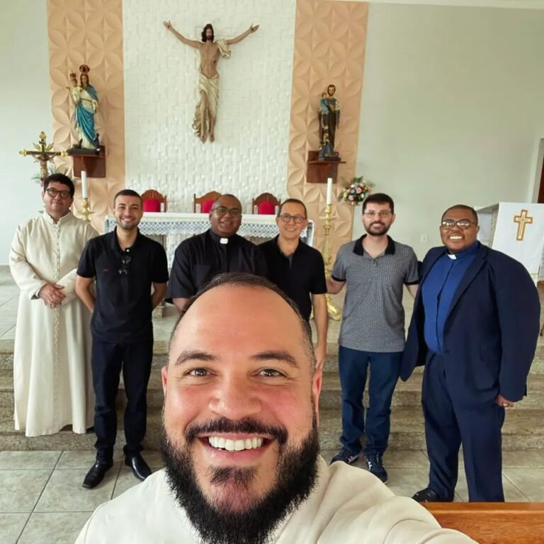 Padres participam da reunião da Forania de São Fidélis
