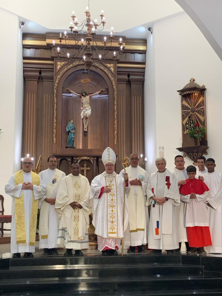 Itaperuna: Bispo de Campos dá posse a novo pároco da Paróquia São Benedito