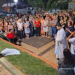 Devoção: Padre Rogério está rezando junto a comunidade paroquial o terço nas praças em Bom Jesus de Itabapoana