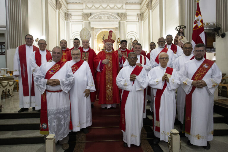 Dom Roberto Francisco celebra 71 anos com Missa na Catedral do Santíssimo Salvador
