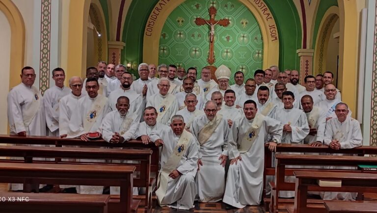 Bispo de Campos participa do Retiro Canônico Anual dos Diáconos