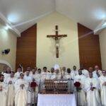Bispo de Campos presidiu missa de acolhida da relíquia de Santa Teresinha no Carmelo São José