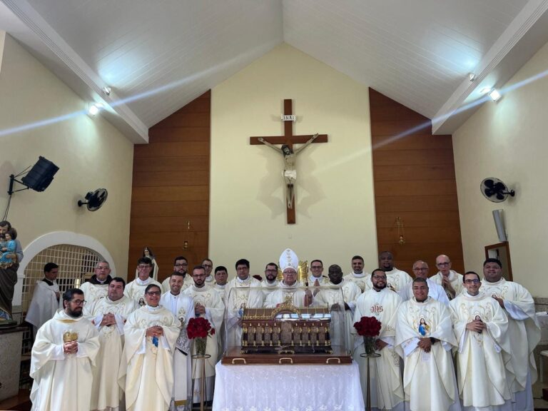 Bispo de Campos presidiu missa de acolhida da relíquia de Santa Teresinha no Carmelo São José