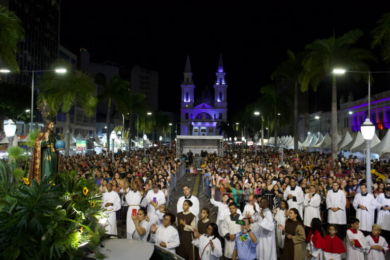 372ª Festa do Santíssimo Salvador: Procissão encerra programação religiosa