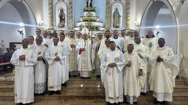 Bispo de Campos dá posse de pároco aos padres das Paróquias São Gonçalo e Nossa Senhora das Graças