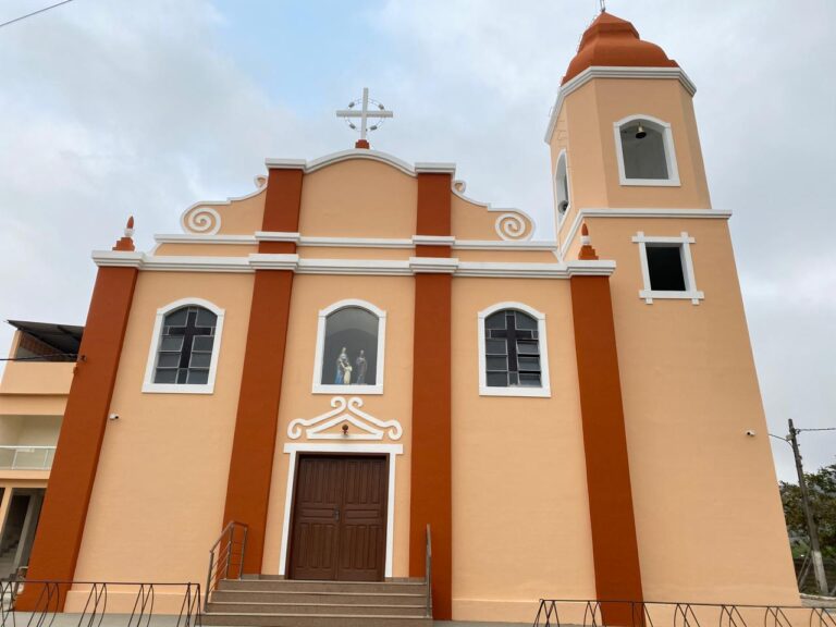 Quase-Paróquia de Retiro do Muriaé conclui pintura da Igreja Matriz