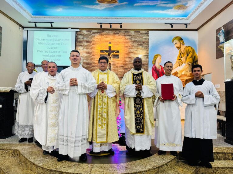 Vigário-geral institui acólito para a Paróquia São José