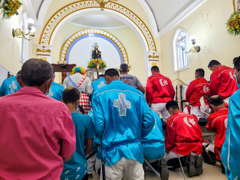 Caminhos de fé e construção de testemunhos e fortalecimento dos vínculos familiares e da esperança.